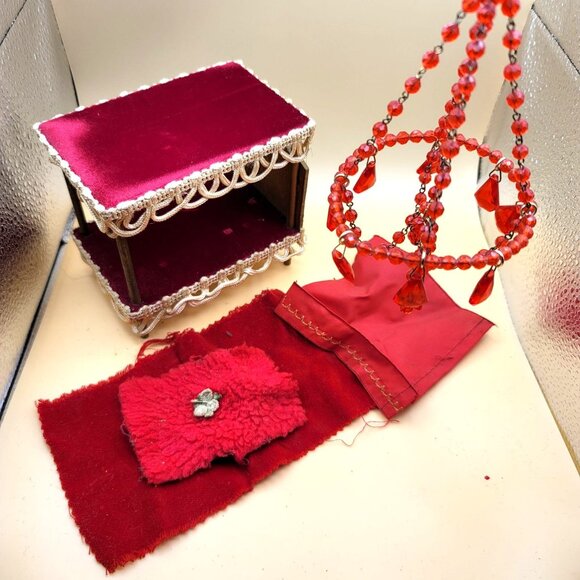 Vintage Dollhouse Red 4 Poster Canopy Bed + Beaded Chandelier Set dh905 - Picture 2 of 10